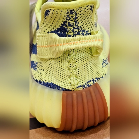 Authentic Yeezy Boost 350 V2 Original Adidas Semi Frozen Yellow Shoes size 11.5 - Picture 7 of 8
